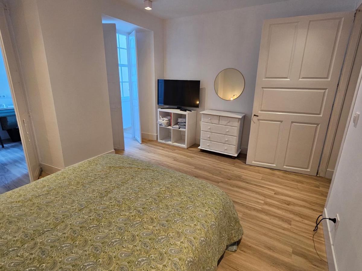 Apartamentos En El Centro - Plaza De Amboage - Wifi Ferrol Esterno foto