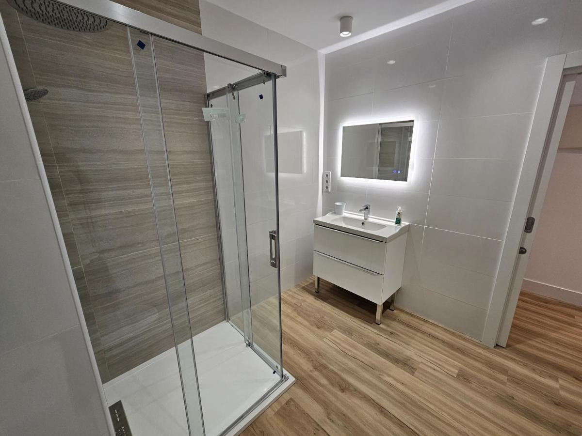 Apartamentos En El Centro - Plaza De Amboage - Wifi Ferrol Esterno foto